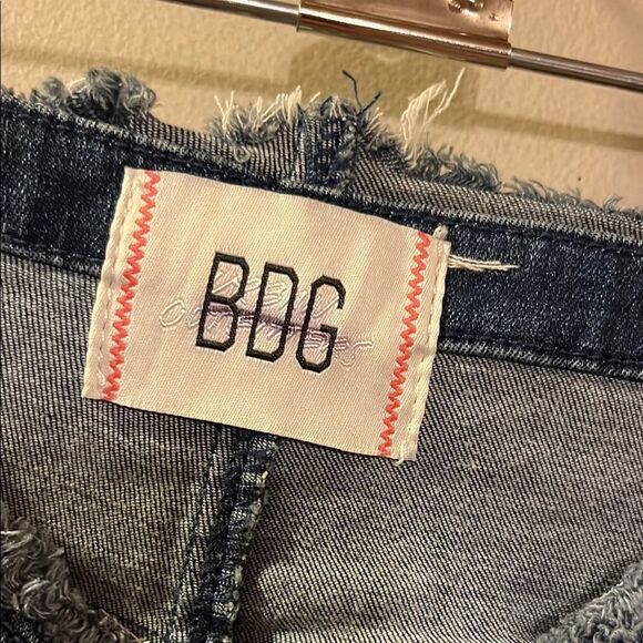 BDG Ruched Dipped V Flare Jeans - Picture 3 of 10